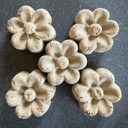Fünf handgemachte Blumen aus Gelbem Ural